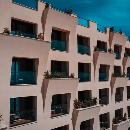 Royal-G Deluxe Hotel-2
